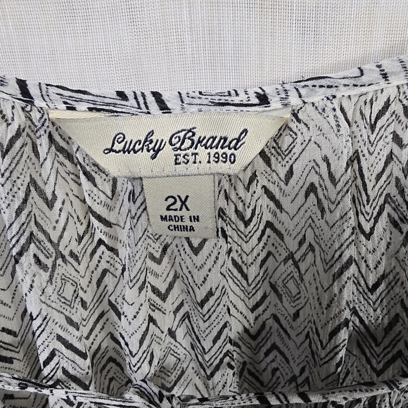 Lucky Brand Black & White Chevron Silk Blouse Size 2x - Picture 6 of 7